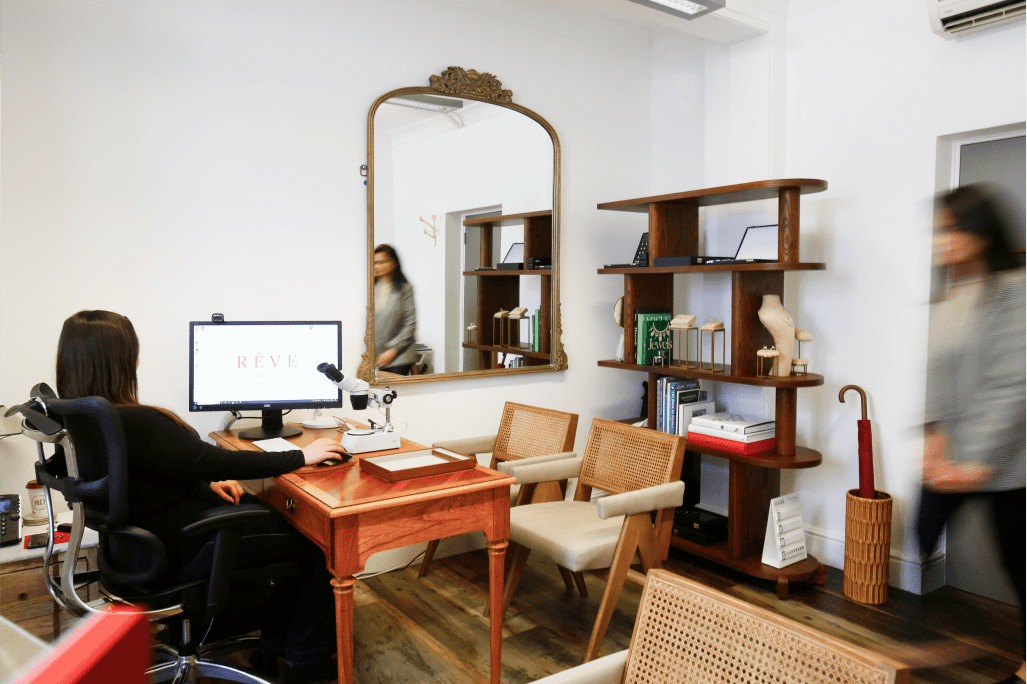 Book a consultation with Rêve Diamonds