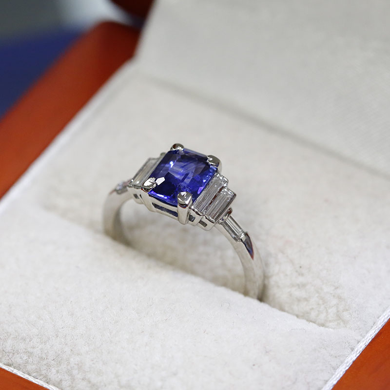 Choose the perfect blue sapphire engagement ring